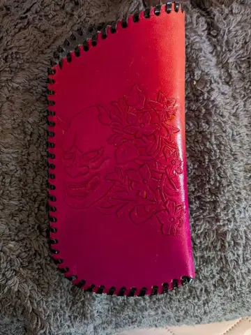 귀신 얼굴 조각 가죽 케이스