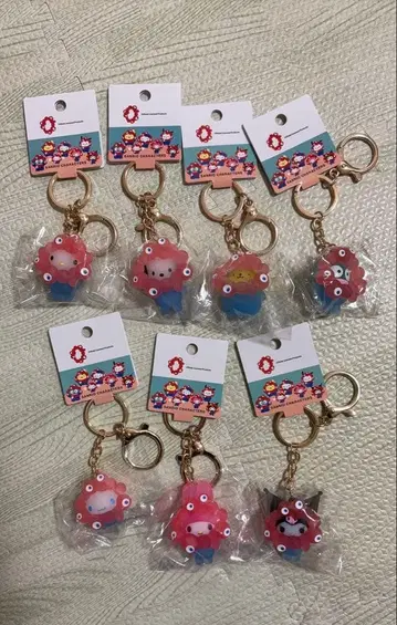 산리오 x 미야쿠미야쿠 [ 마스코트 클리어 키링 ] 7종 세트