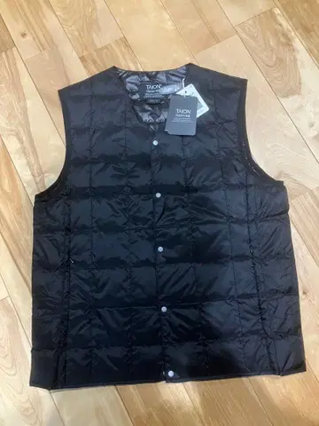 새상품 L 사이즈 TAION MENS V-NECK DOWN VEST