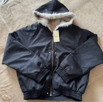 [ 새상품 ] Adhi 블랙 후드 부착 자켓