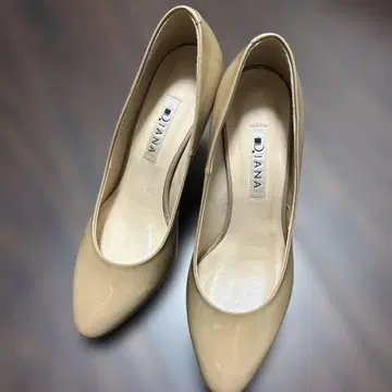 새상품급 DIANA 베이지 하이힐 에나멜 펌프스 23