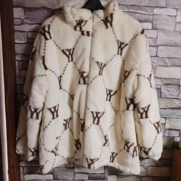 모노그램 복슬복슬 아우터 오버 사이즈 아이보리 미사용 새상품