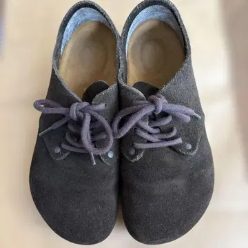 다크 그레이 스웨이드 신발