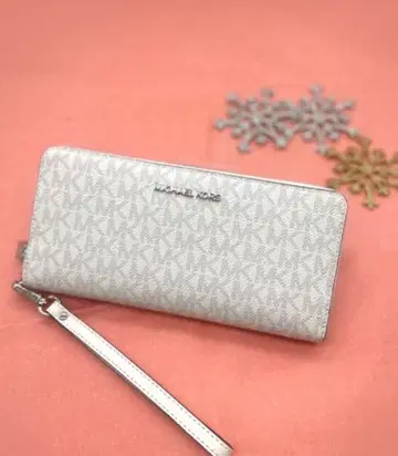 새상품 마이클코어스 장지갑 스트랩 화이트 모노그램