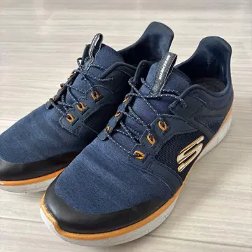 Skechers 네이비 스니커즈