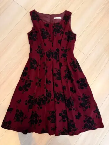 결혼식 드레스 경사 꽃무늬 슬리브리스 원피스