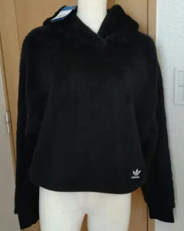 아디다스 퍼 소재 후드티 블랙