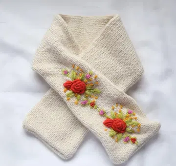 [ 새상품 ] 울 네팔 핸드 니트 자수 머플러 / CHILD WOMAN