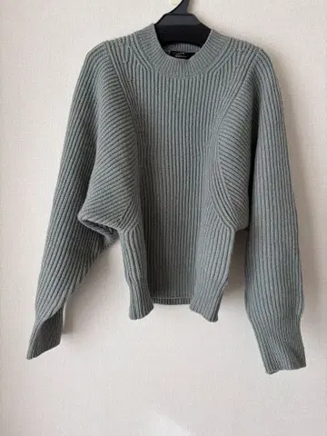 스태닝 루어 리브 볼륨 슬리브 니트 블루 그레이