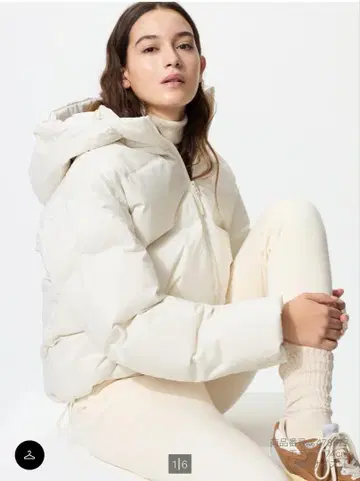 새상품급 UNIQLO 심리스 다운 자켓 화이트