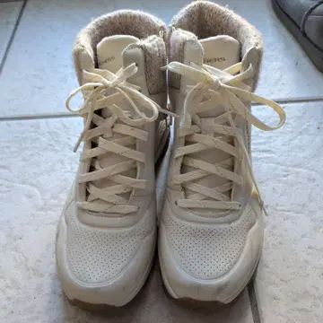 SKECHERS 화이트 하이컷 스니커즈