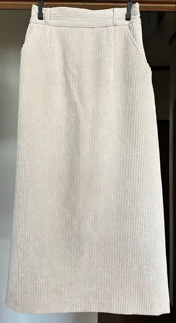 코듀로이 타이트 스커트 슬릿 포함