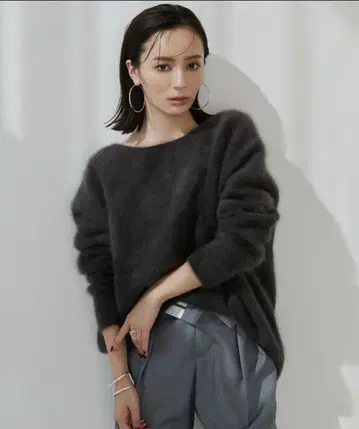 라쿤 보트넥 니트 풀오버 그레이