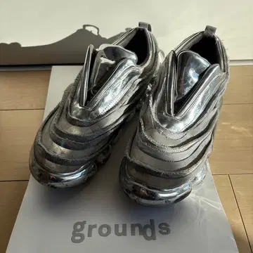 grounds 실버 스니커즈