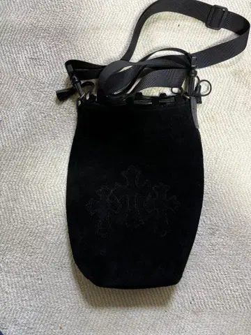 블랙 스웨이드 숄더백