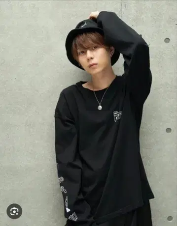 mio 미키오다 롱 T LSLEEVE GRAPHIC TEE