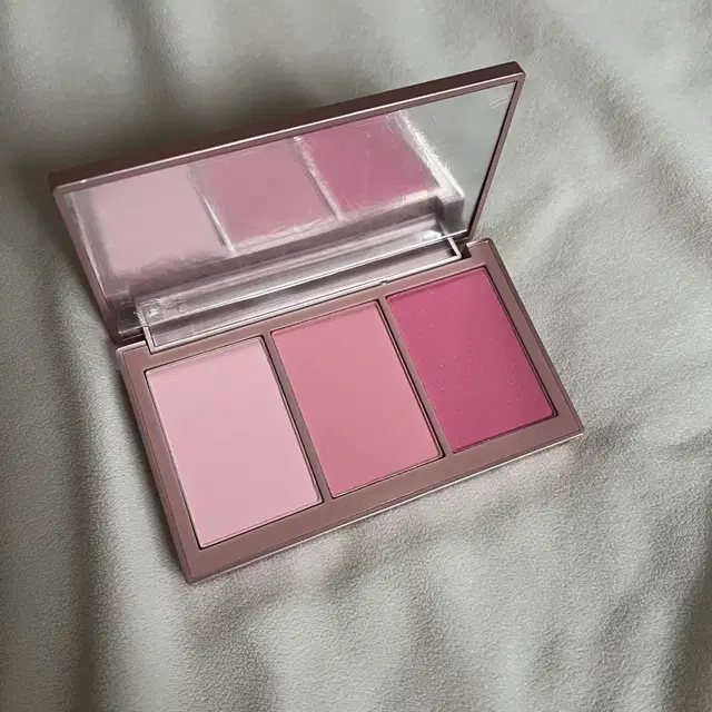 VT BTS 콜라보 한정 핑크 블러셔 팔레트