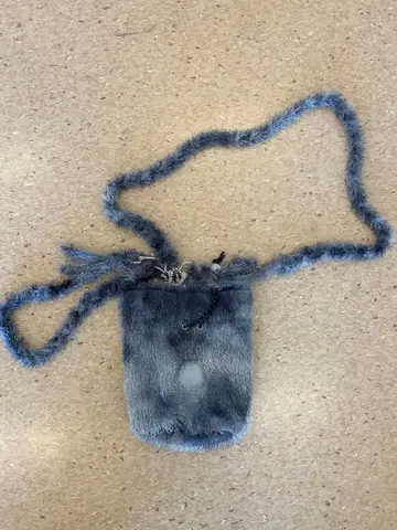 a2o 퍼프 파우치 아오바군 착용