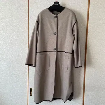 베이지 버튼 롱 코트