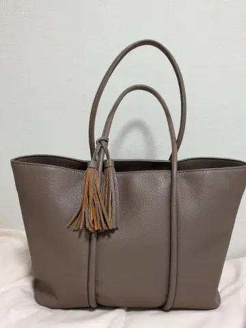 그레이 태슬 토트백