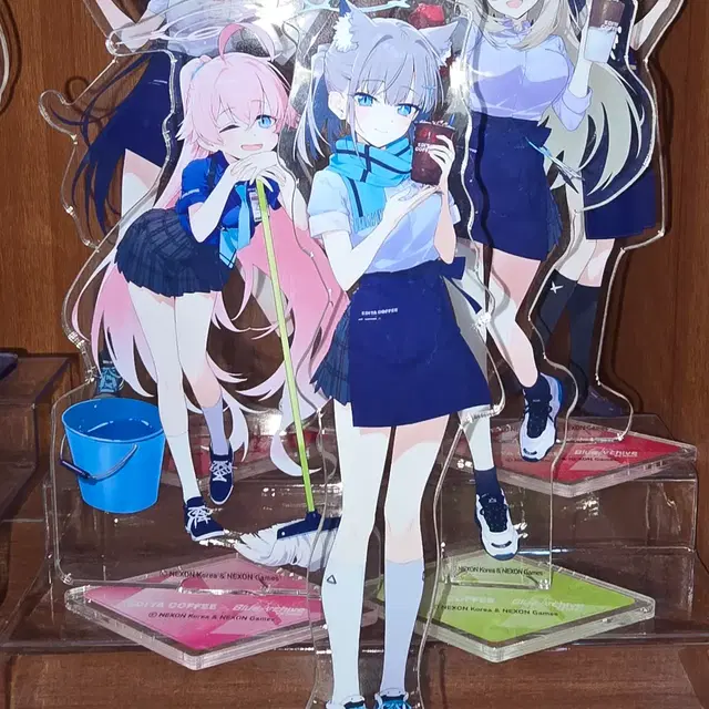 블루아카이브 이디야 콜라보 아크릴 스탠드 일괄 판매합니다