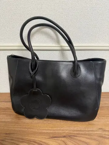 마리콴트 가죽 토트백 플라워 참 출퇴근 통학