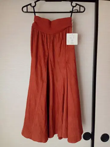 TRAFFICBASICSTYLE 스웨이드풍 플레어 스커트