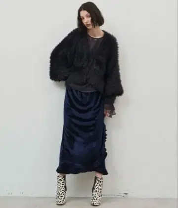 라벨 에튀드 벨로아 I 라인 프릴 스커트 네이비