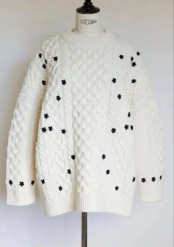 집소피아 플로럴 케이블 니트 스웨터