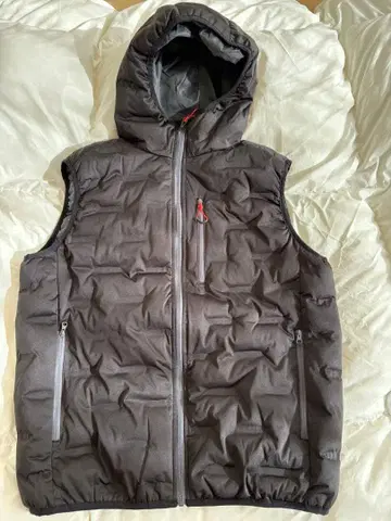 새상품급! 후드 부착 블랙 다운 베스트