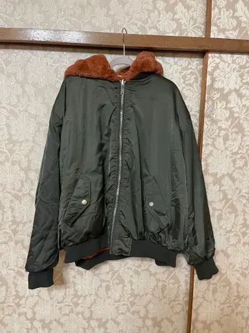 ZARA의 MA-1 리버서블 자켓