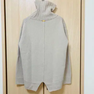 두지엠 클라세 터틀넥 니트 베이지