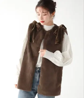 fitmore 핏모어 숄더 리본 에코 퍼 베스트 브라운