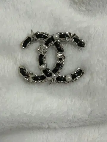 빈티지 브로치 로고 cc