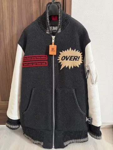 오버 더 스트라이프 바시티 자켓