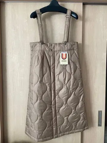 UNIVERSAL OVERALL 베이지 퀼팅 스커트