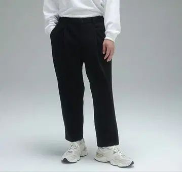 미사용 새상품 뉴발란스 MET24 와이드 테이퍼드 팬츠 블랙