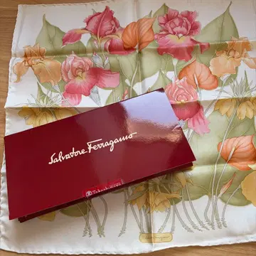 가격 인하 Salvatore Ferragamo 실크 미니 스카프
