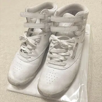 리복 화이트 하이컷 스니커즈