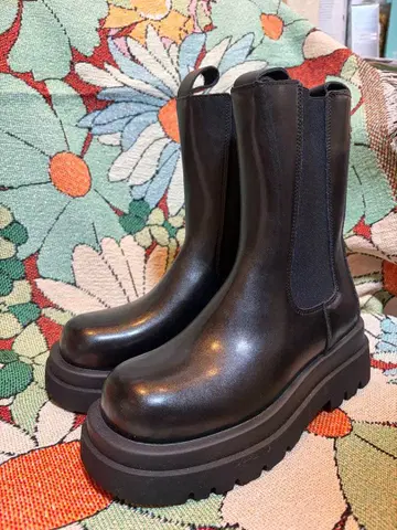 통굽 블랙 사이드 고어 부츠 택 포함 새상품