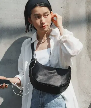 러셋 소프트 가죽 라운드 숄더백