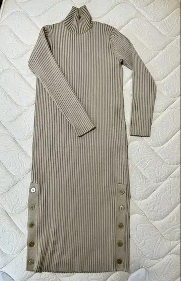 NOBLE 리브 터틀넥 롱 원피스