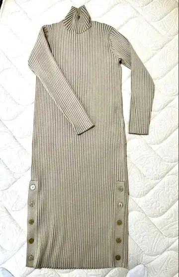 NOBLE 리브 터틀넥 롱 원피스