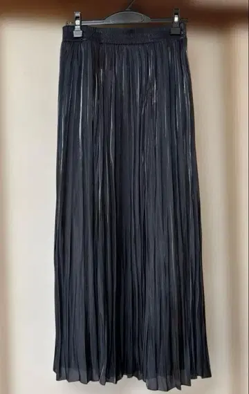 새상품 green label relaxing 글로시 플리츠 스커트