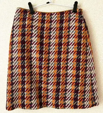 체크 무늬 사다리꼴 스커트