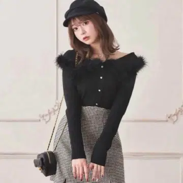 M me eme 오프숄더 페더 퍼 니트 블랙