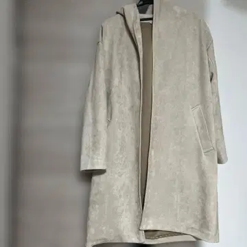 베이지 스웨이드풍 후드 부착 롱 코트