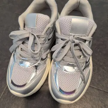 실버 메쉬 스니커즈 23.5cm EEE