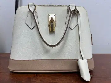 인기 모델 사만다 타바사 패드락 2WAY 백 화이트 계열