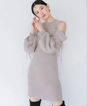 SNIDEL 시스루 숄더 미니 니트 원피스